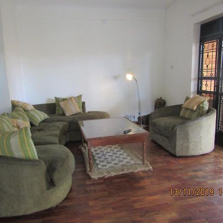 Bed and Breakfast Hospitality Connect Kampala Exterior foto