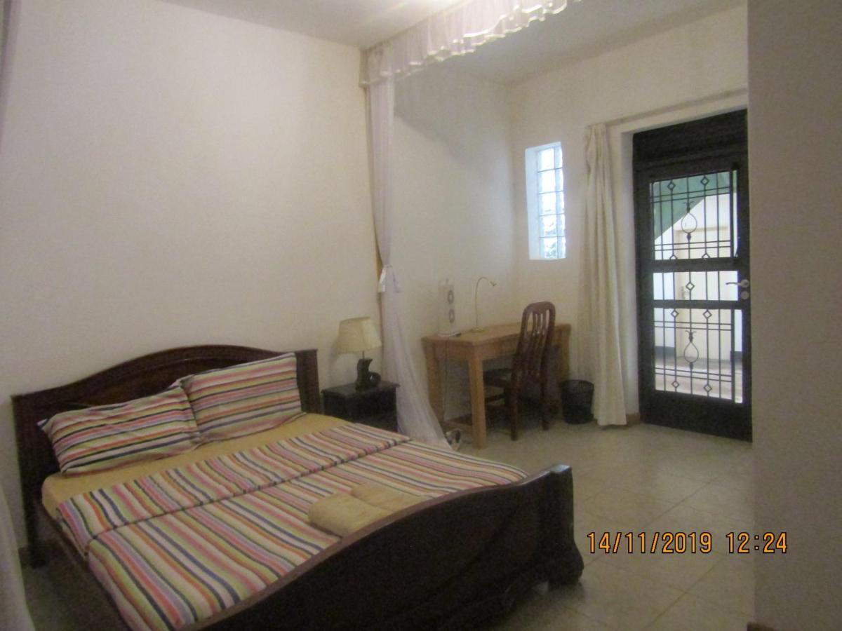 Bed and Breakfast Hospitality Connect Kampala Exterior foto